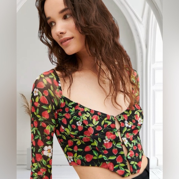 Cute cherry print/strawberry print crop top - Picture 2 of 2